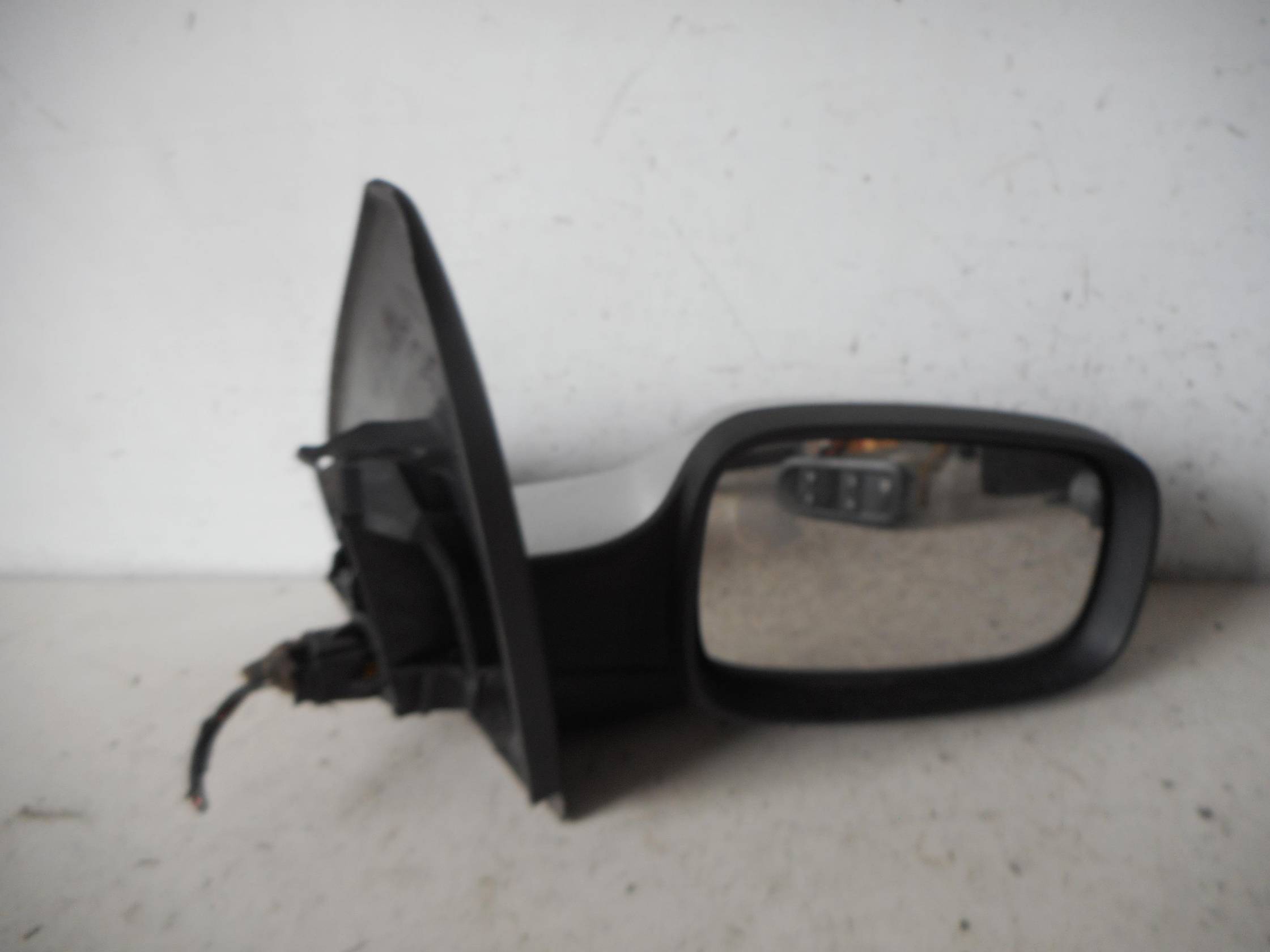 Retrovisore est. dx.